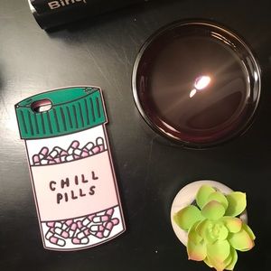 CHILL PILLS SILICONE IPHONE 6 CASE 💘